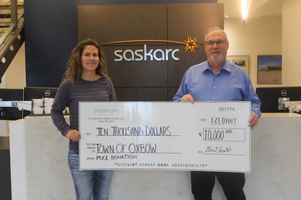 SASKARC DONATES $10,000 TO OXBOW TOWN TO HELP BUILD NEW POOL